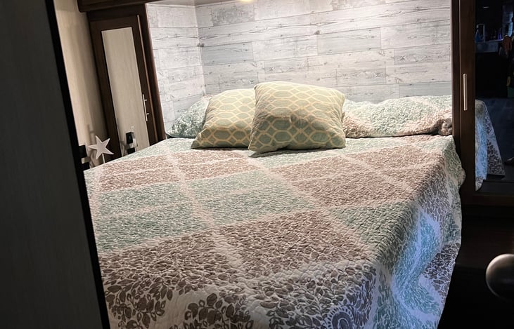 Comfortable queen bed.