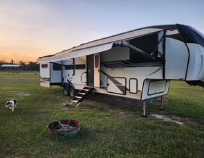Coachmen RV Chaparral X Edition 355FBX