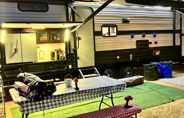Outdoor Kitchen with upgraded lighting