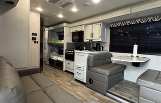 Family - Friendly 32ft Class C  < Sleeps 8   >