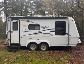 Bigfoot Industries Bigfoot 2500 Series Travel Trailer 25B175G