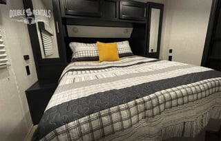 CHEROKEE Private Master, Bunks & Fireplace