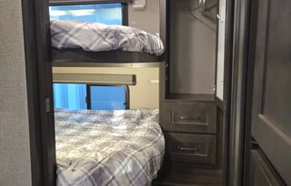 Off-Grid Fifth Wheel | Solar | 400Ah | Inverter