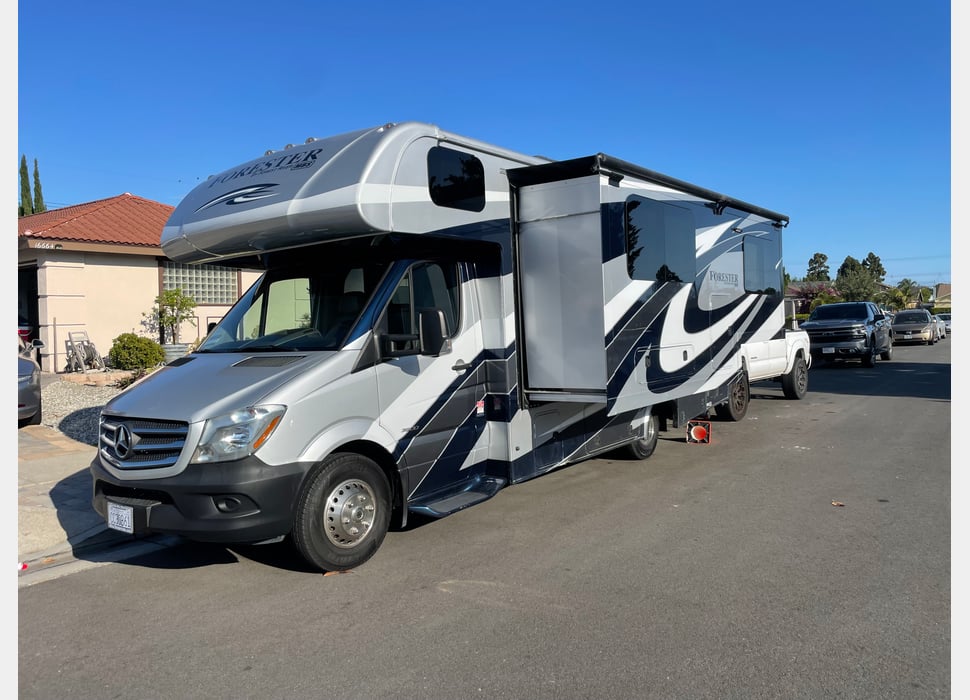 Class C Motor Home rentals in Santa Clarita