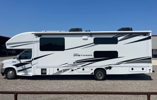 The Cowtown Coach! - AutoLevel, 2 A/Cs, Bunk Model