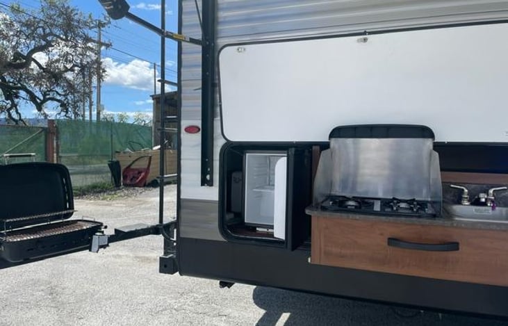 outdoor BBQ, fridge, sink