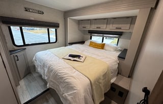 2025 28ft Coachmen 26DS - Sleeps 6