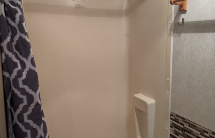 Large bathtub/shower