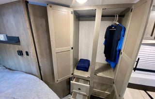 EZ to drive- 2021 Perfect Size Class C HotelBuster