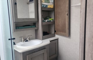 Winter Glamping? 38ft Travel Trailer w/ Arctic Pkg