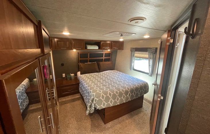 Primary bedroom. Queen size bed.