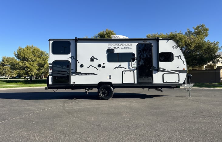 Entry-side exterior profile of the compact Cherokee 17JWBL bunkhouse.