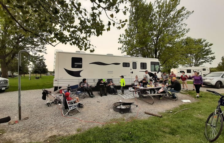 Our favorite memories we have made are the ones with our extended family! Islandview campground at Rathbun Lake is one of our favs! 🚤