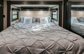 WOW King bed 3 slides looks like 5th wheel inside