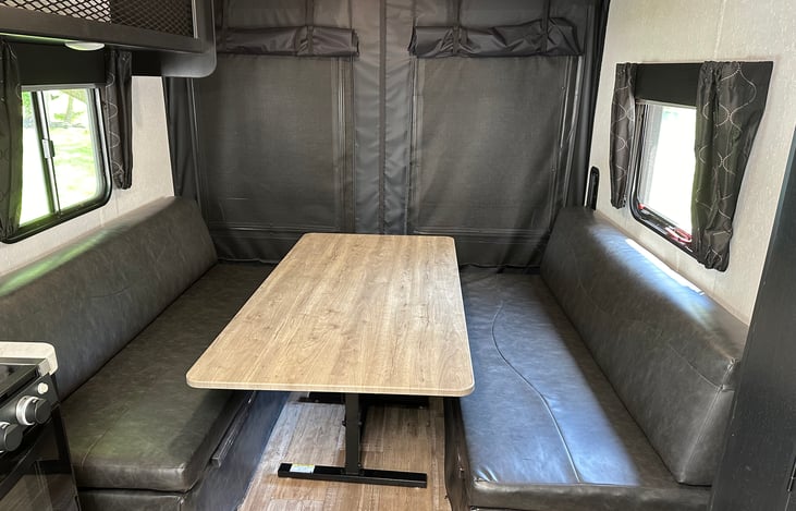 This dinette accommodates two singles by removing the back cushions or a combined King size layout by dropping down the table.