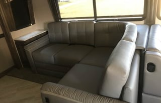 2019 fleetwood southwind 35k sleeps 8