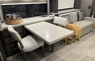 2022 Thor Motor Coach Venetian A40