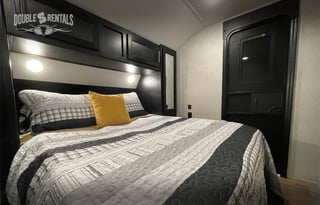 CHEROKEE Private Master, Bunks & Fireplace