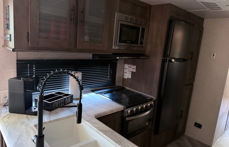 Fully equipped kitchen with coffee bar