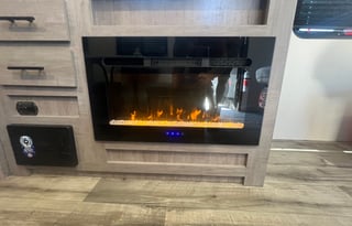 Charming 2024 Coleman 17R - Cozy and Cute!