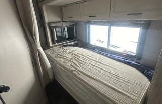 C8-*NEW*Thor LUXURY KING Bed, 8 Sleeper, StarLink