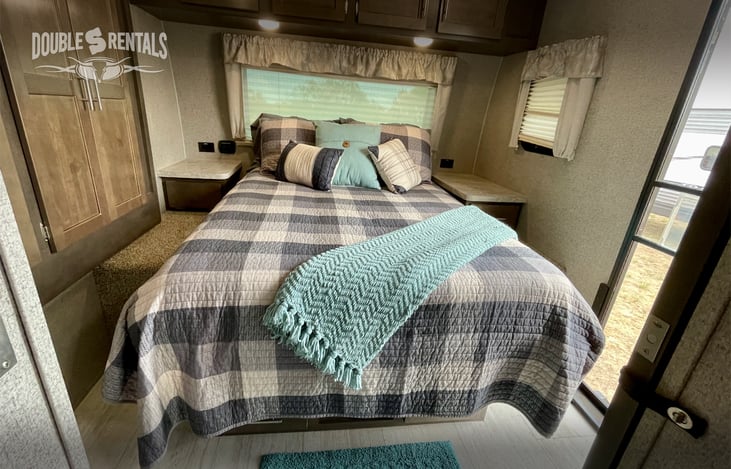 Master with Private Outside Entrance