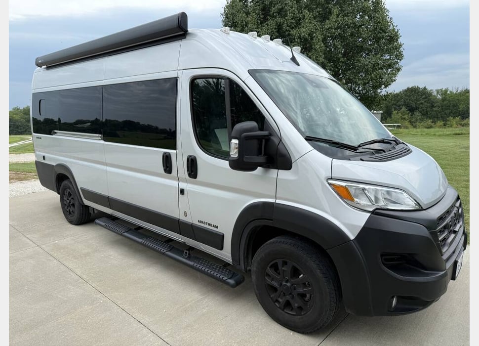 Class B Camping Van rentals in Knob Noster