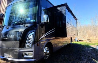 Luxury Winnebago Adventurer – Drive, Camp or Glamp
