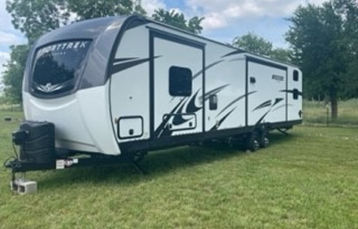 2 slides on this side. One for the master bedroom and one for the kitchen.