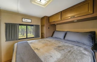 (#6) 30’ Adventure RV– Sleeps 6|Generator|Festival