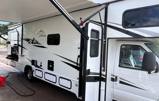 2024 EAST TO WEST Entrada 2950OK 32'