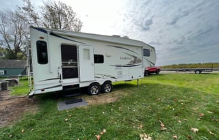 2011 Heartland ElkRidge 27RLSS-PET FRIENDLY!