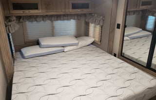 SOLAIRE 316RLTS - Huge Living Space with King Bed