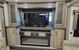 Montana Legacy | Large Luxurious RV with 5 slides