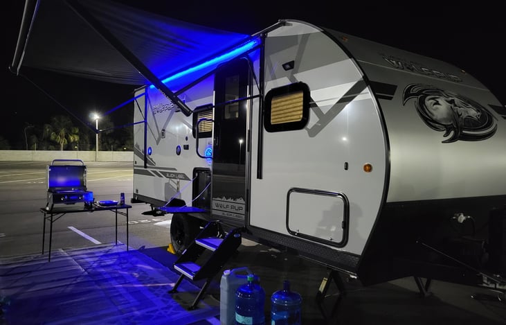 Entrance w/front amenities