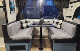 Cute Cozy Camper!