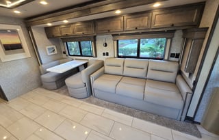 New luxury Tiffin rv for your next adventure!