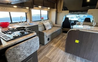 C11:Thor Luxury*NEW*STARLINK-10Sleep-Private Suite