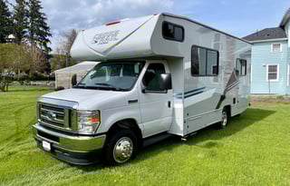 Modern RV – Pet Friendly, Easy, & Road-Trip Ready!