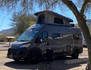 Winnebago Solis Pocket 36B