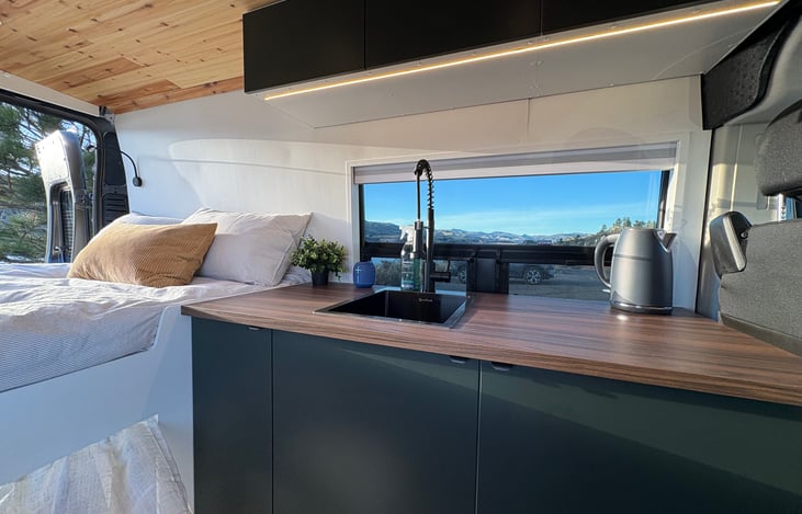 Kitchen sink & worktop