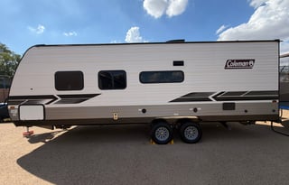 24 Flying Dutchman – Sleeps 8 l Bunks l Delivery