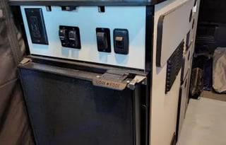 4WD All-Season "Rosie" UNLIMITED MILES + Starlink