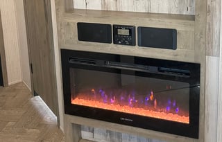 Glamping Haven: 2 Bdrms, Cozy Fire & Paws Welcome!