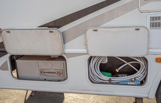 Spacious configuration, convenient desk, +Starlink