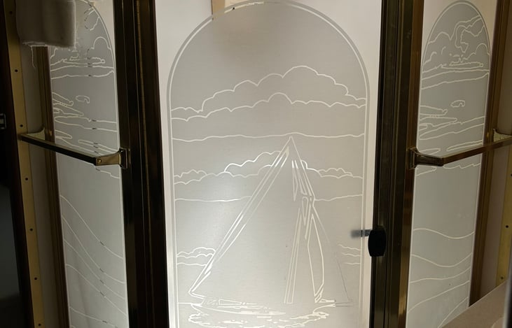 Ful size glass enclosed Tub/Shower