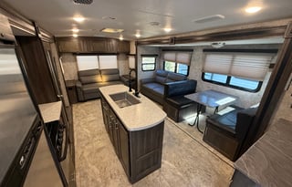 Sleeps 6 - Highland Ridge Light Spacious Trailer