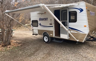 Lightweight 2012 Skyline Bobcat with Bunks