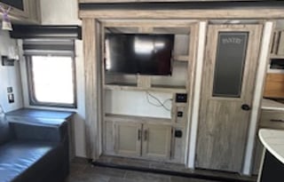 2021 Alpha Wolf 26RL-L DELIVERY ONLY!!!Glamping!!!