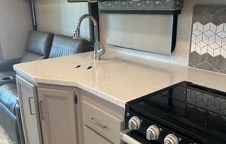 34 *NEW*Thor Windsport 8-SLEEPER-WIFI- Luxury Bus